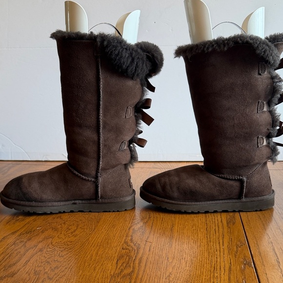 UGG Australia Brand Tall Chocolate Suede Boots Ribbons & real Sheepskin Lining - Picture 5 of 15